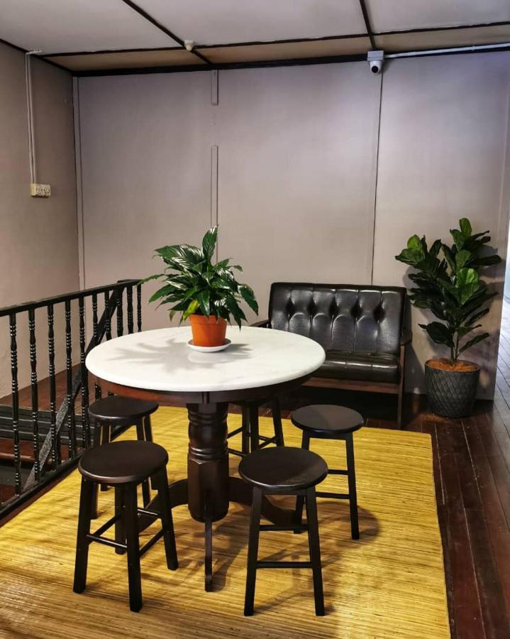 Treehouse Hostel 古晋 外观 照片