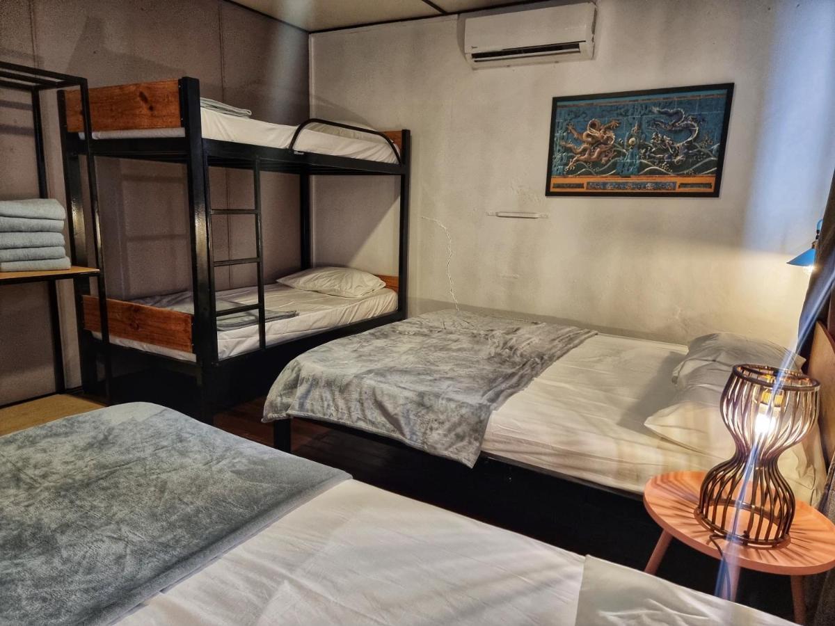 Treehouse Hostel 古晋 外观 照片